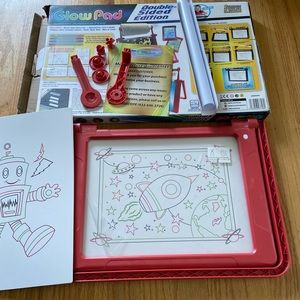 NWOT Mindscope Double-Sided Glow Pad:Markers, Light Modes and Paper Towel Holder